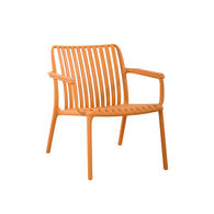 Silla de exterior amarilla con reposabrazos