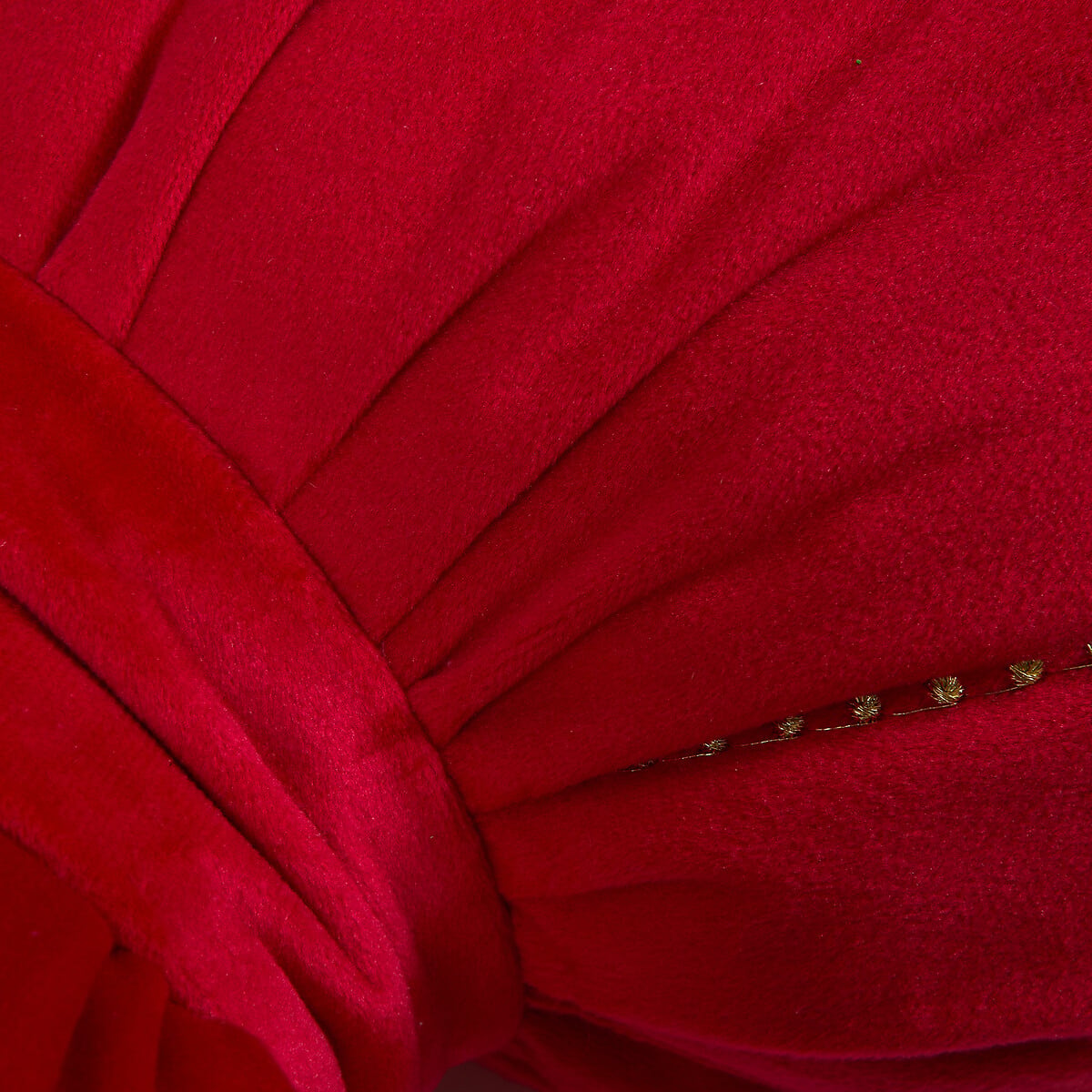 Coj&iacute;n de lazo rojo