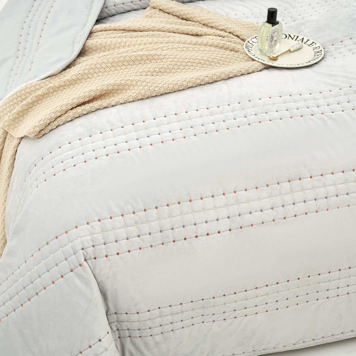 Edredón IVREA gris de terciopelo 220x240cm