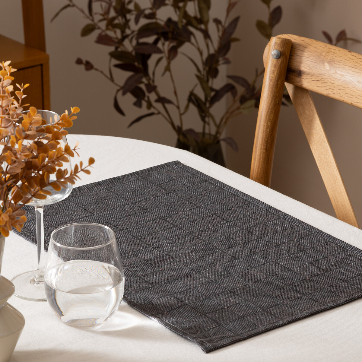 Mantel individual geométrico negro 30x45cm