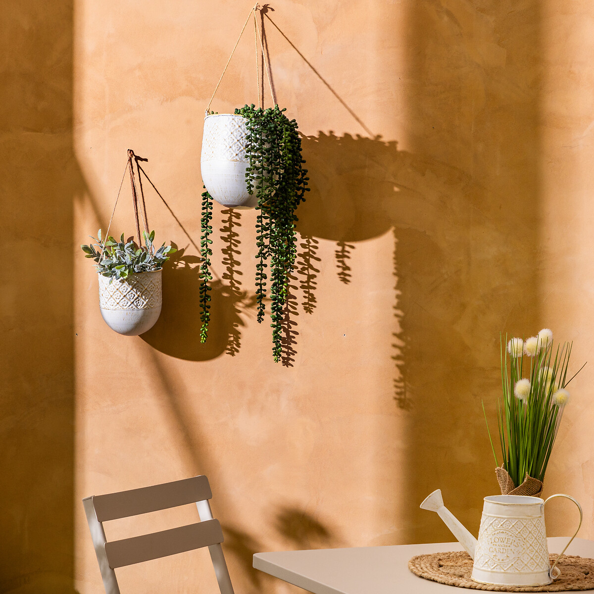 Jarr&oacute;n colgante TINO de metal blanco 36cm