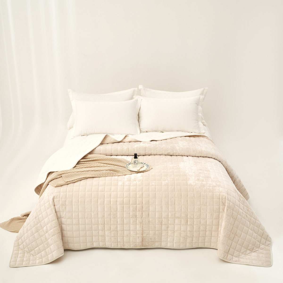 Edred&oacute;n ORLANDO beige de terciopelo 240x260cm