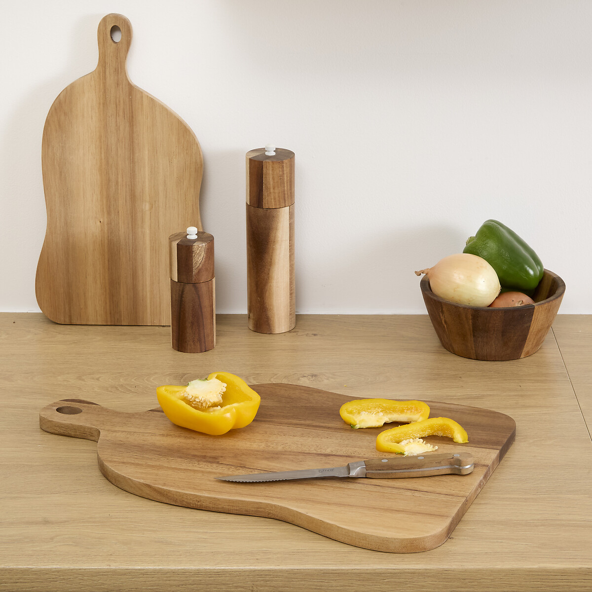 Tabla de cortar beige de madera de acacia