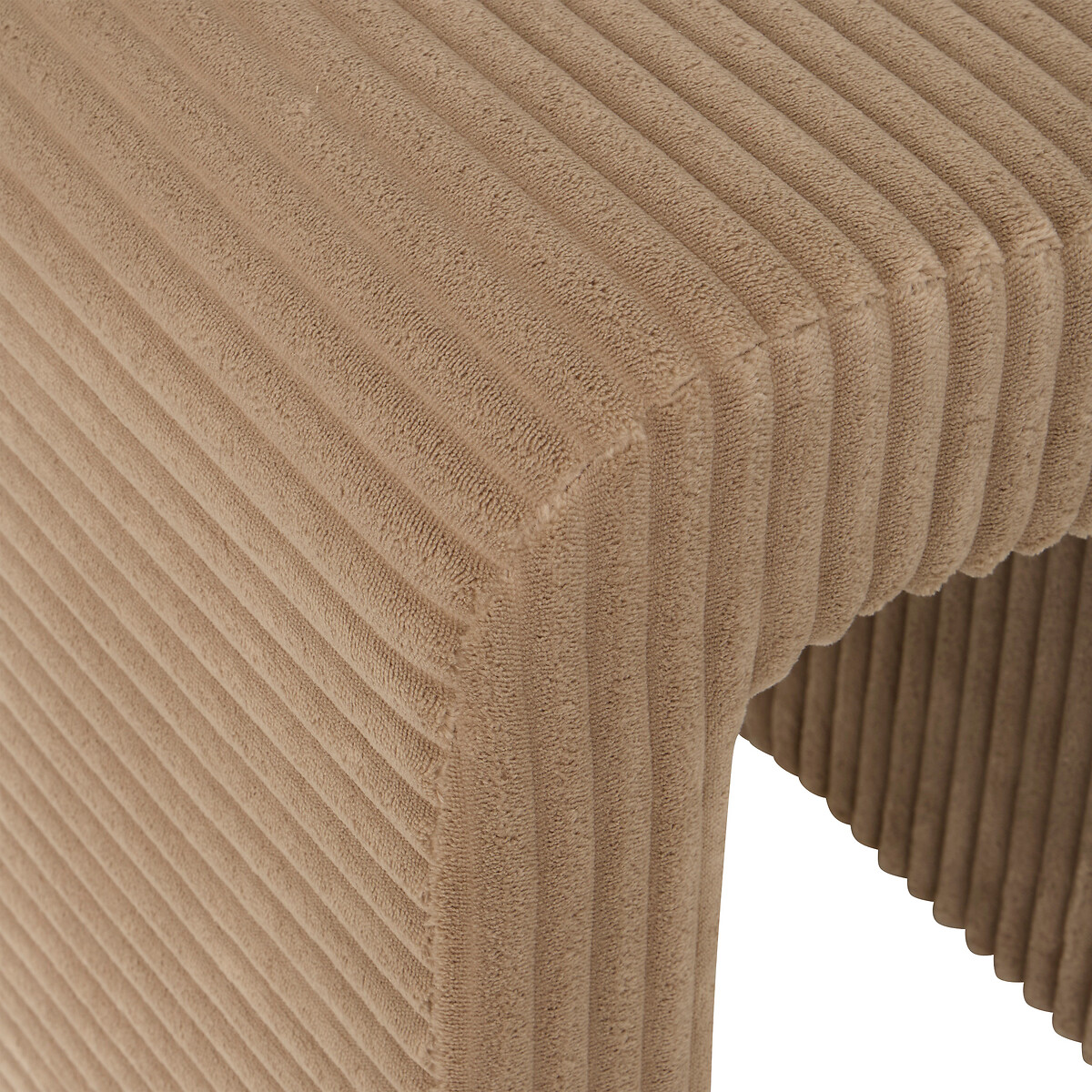 Puf SEVI beige de terciopelo