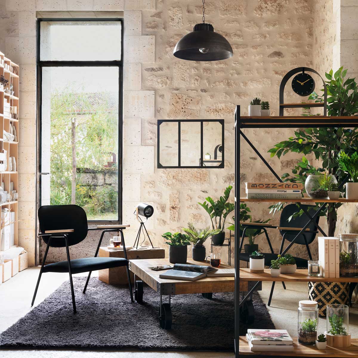 Lámpara de mesa BIL negra de metal con trípode