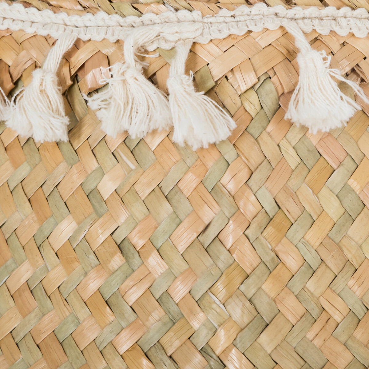 Cesto seagrass natural con pompones y asas