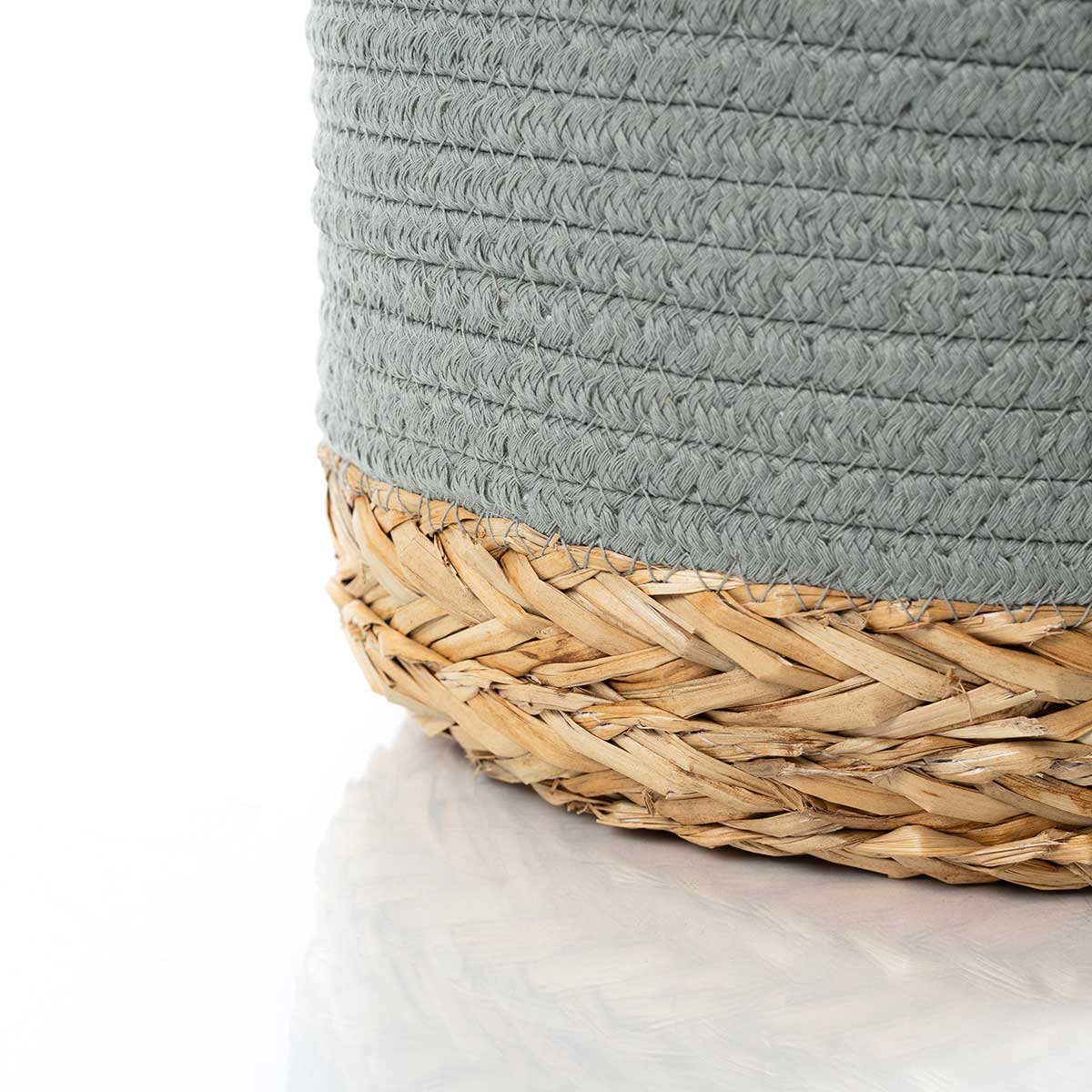 Cesto de ba&ntilde;o verde caqui y natural 20x25cm