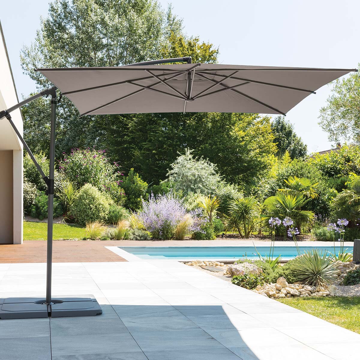 Parasol exc&eacute;ntrico MANOA gris 2.5x2.5m