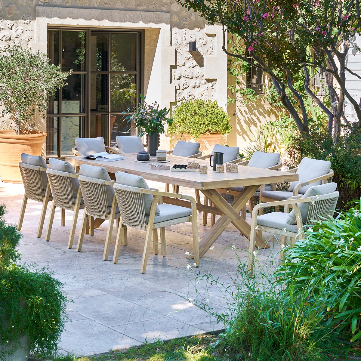 Mesa fija XENIA de madera de eucalipto