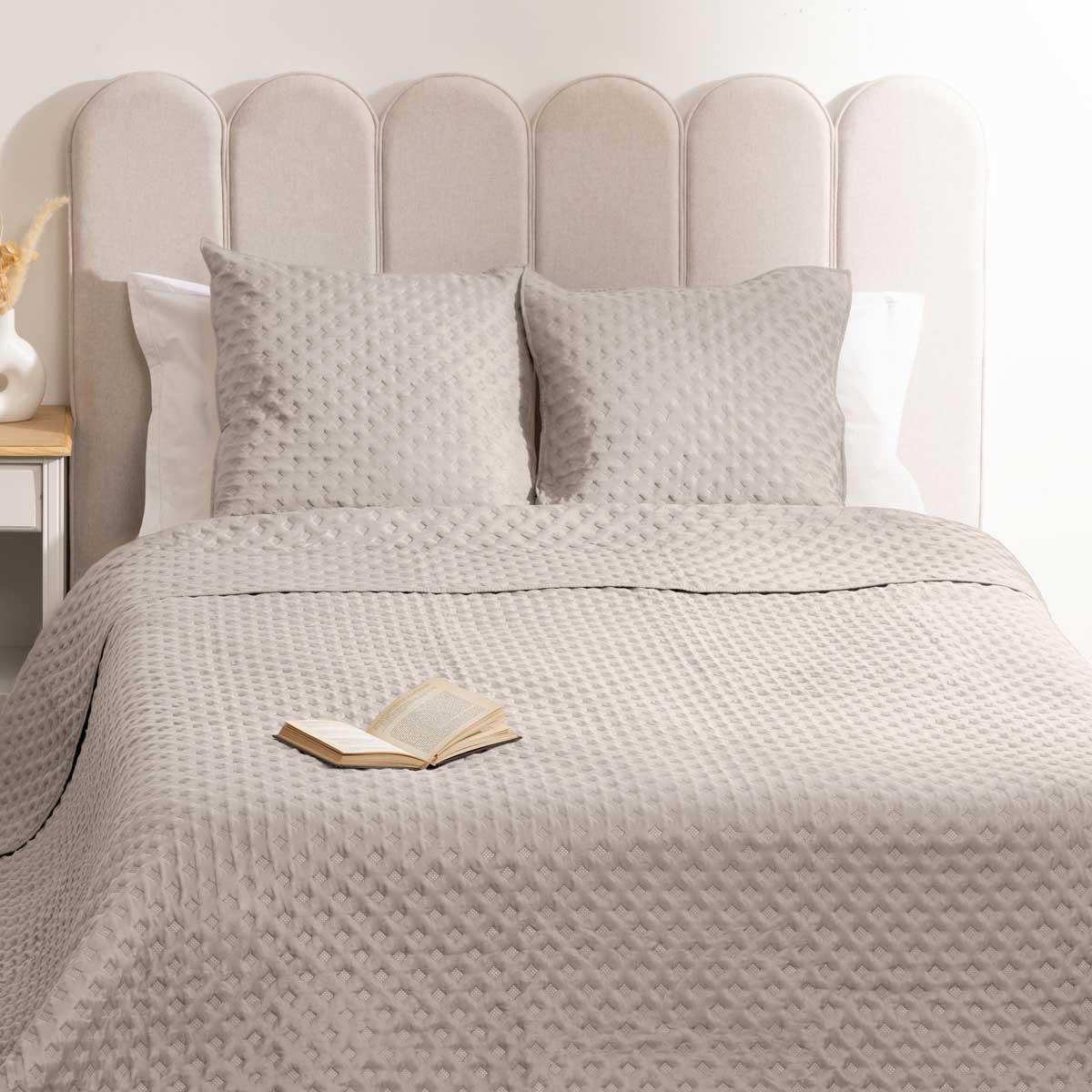 Colcha 240x260cm Y 2 Fundas Almohada Kalia Beige