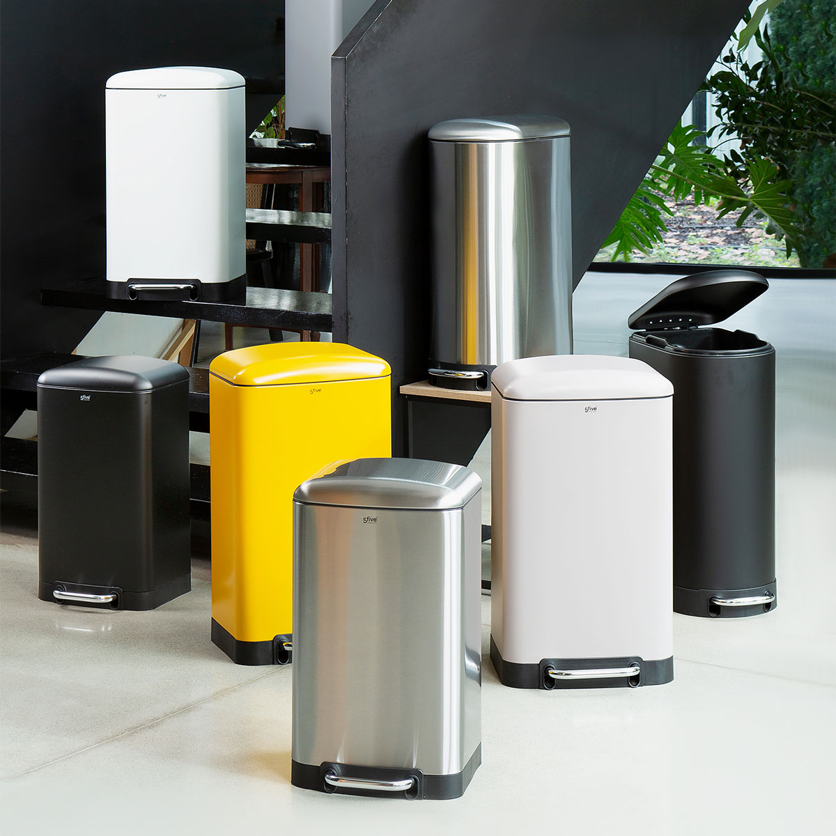 Balde Do Lixo Ariane Preto Com Pedal 30L