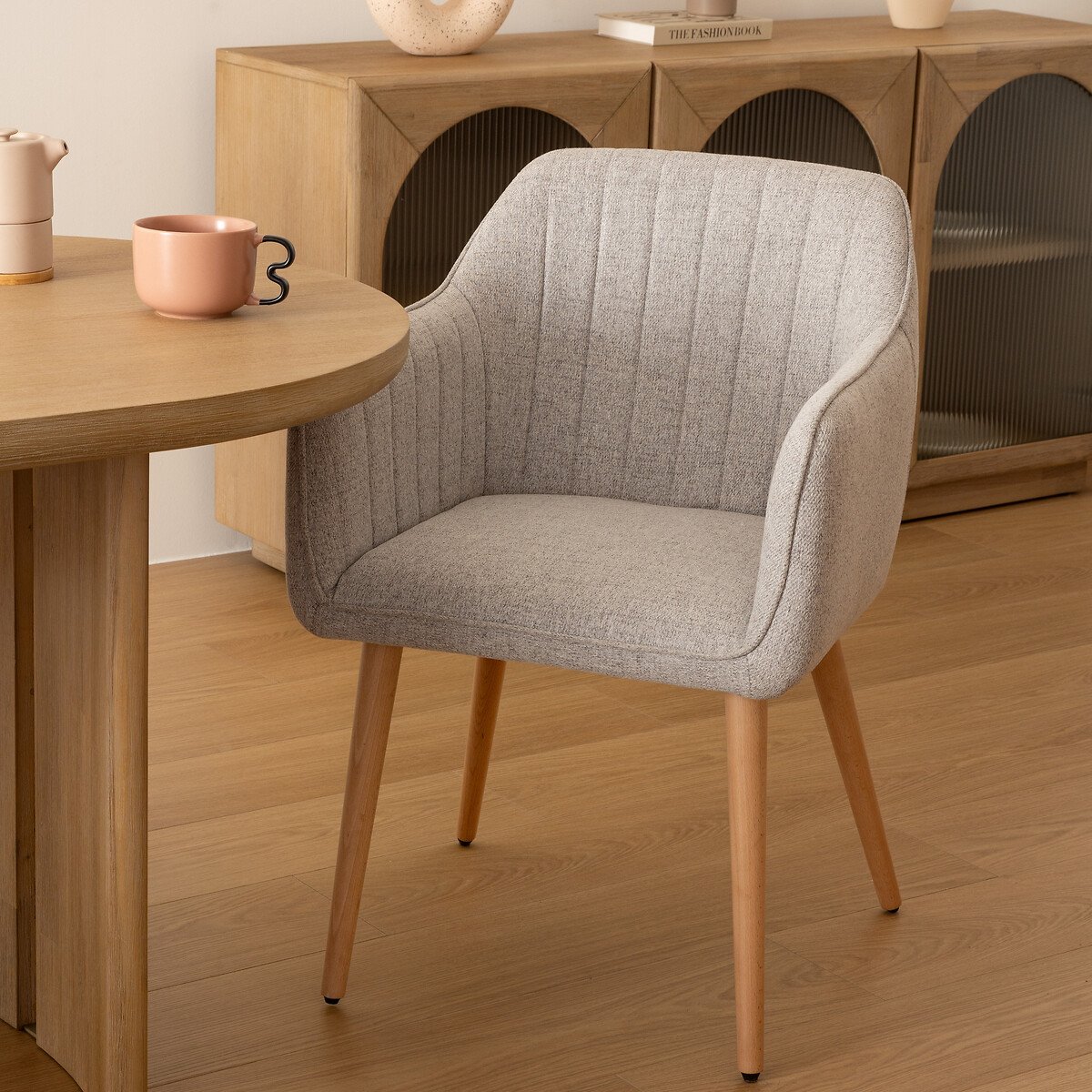 Sill&oacute;n De Tela Gris Claro Con Patas Claras Visoca