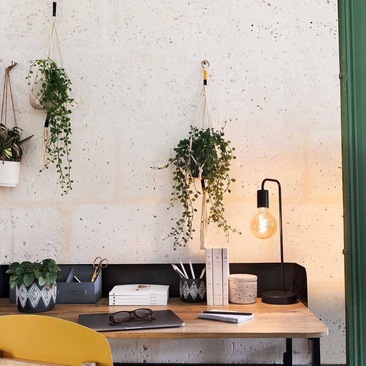 Lámpara De Mesa Keli Negra De Metal 45Cm