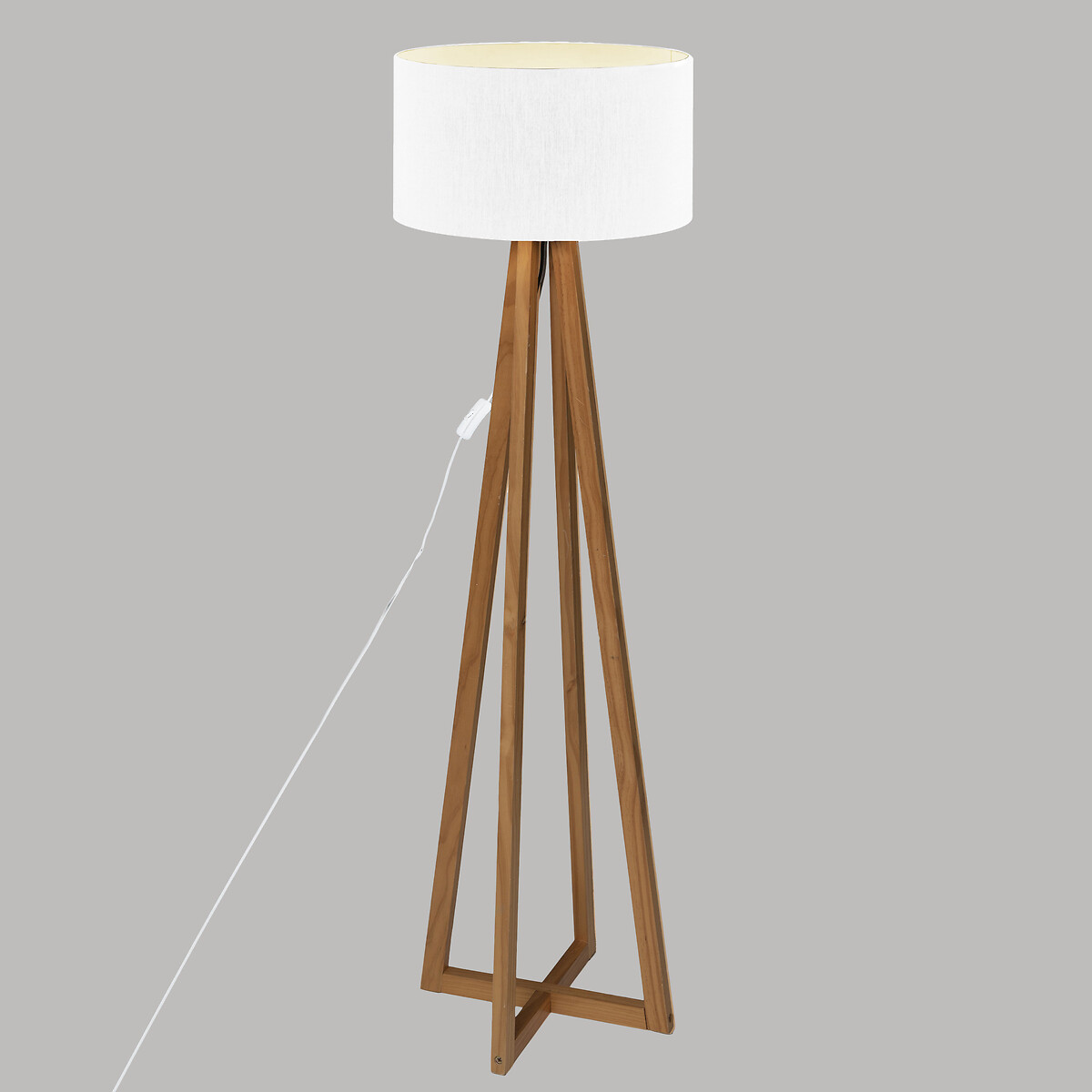 Candeeiro De Ch&atilde;o Molu Em Madeira Pinho Com Abajur Branco