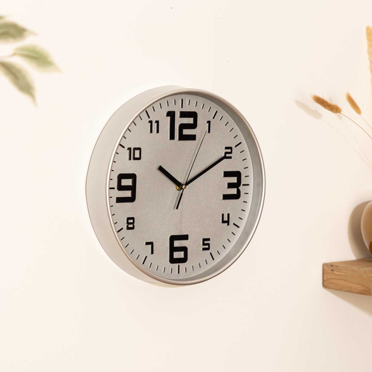 Rel&oacute;gio De Parede Prateado Em Pl&aacute;stico