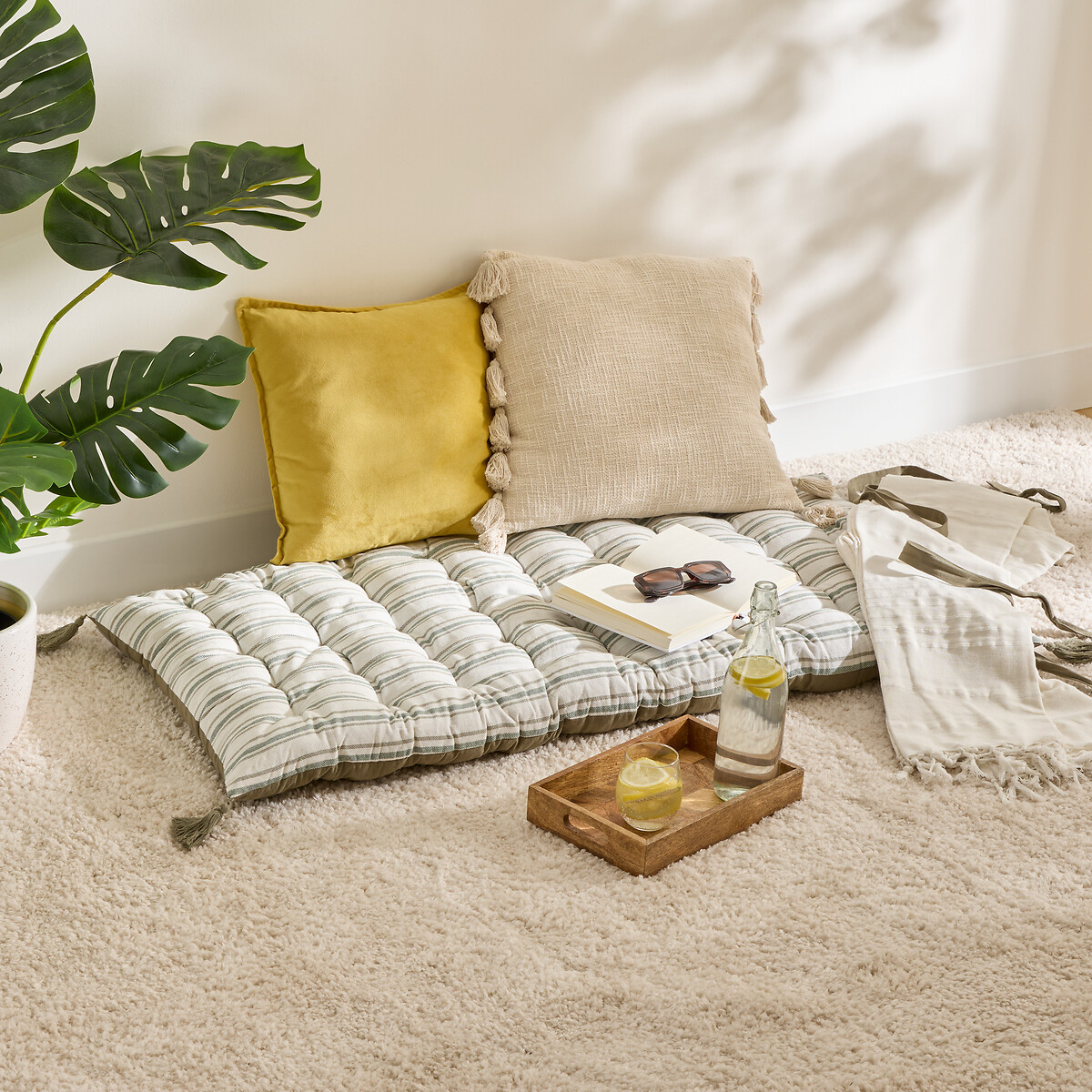 Coj&iacute;n de suelo GROOVE verde