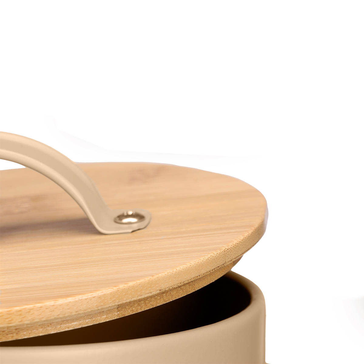 Bote para cebollas beige de metal