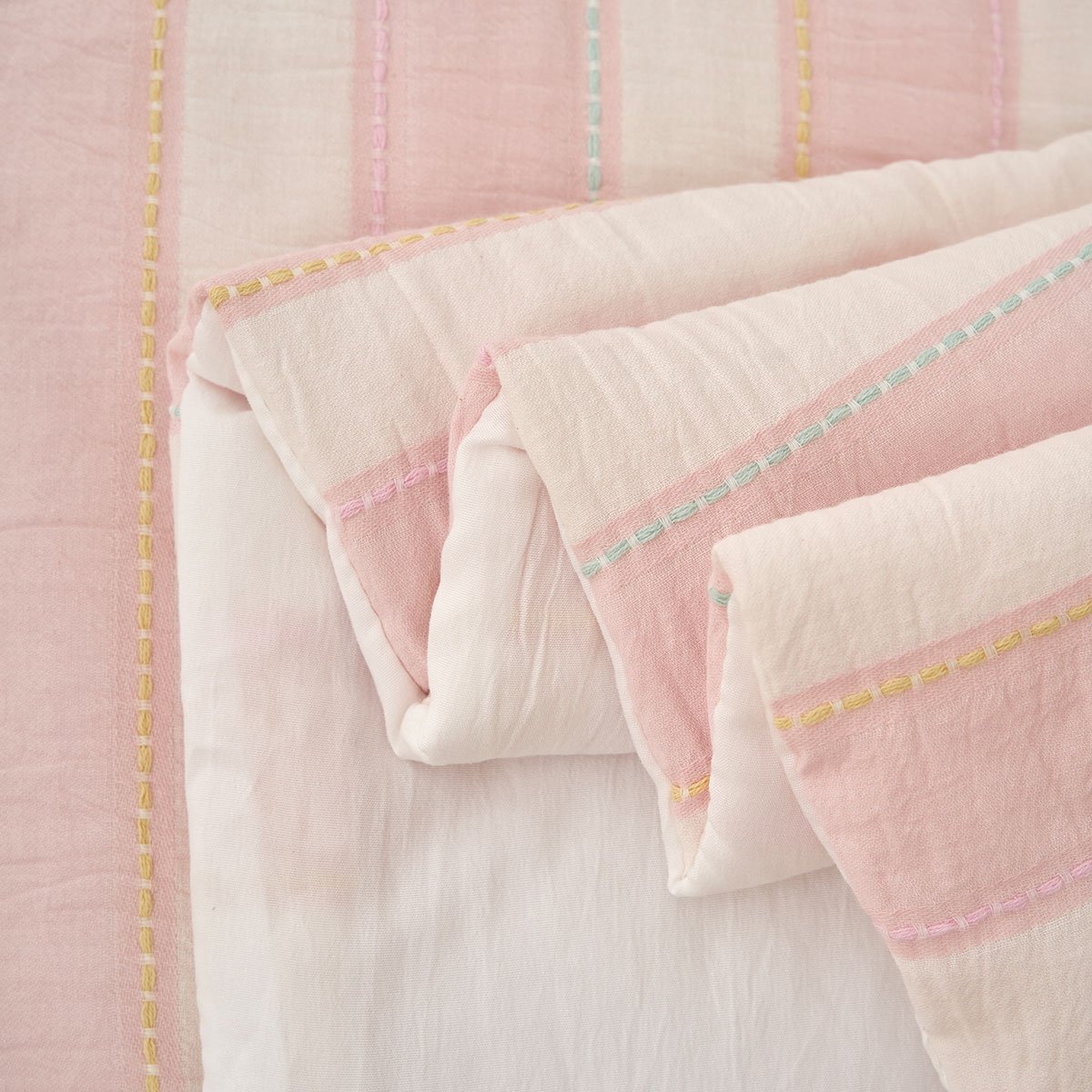 Edred&oacute;n TUKI rosa 140x220cm