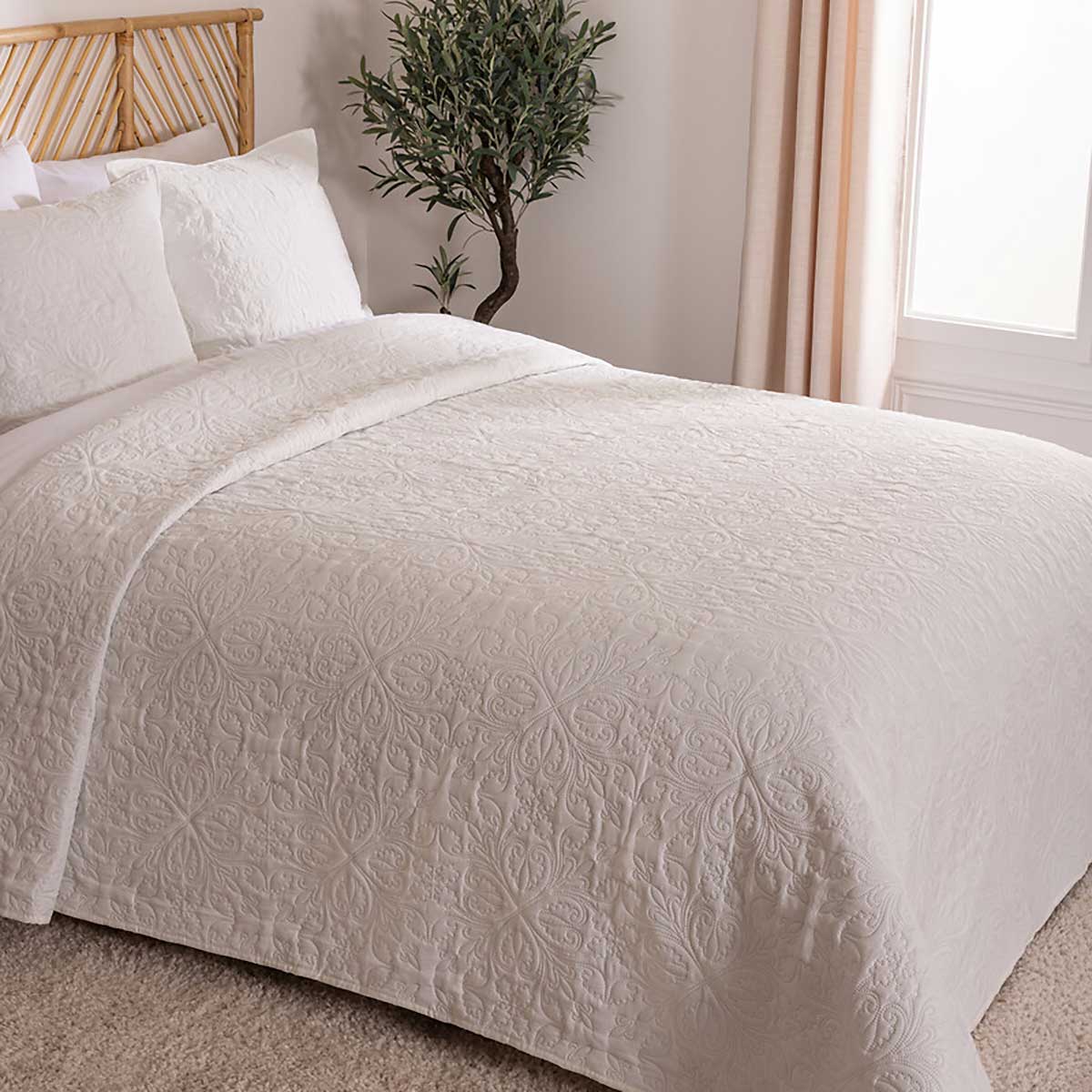 Colcha 240x260Cm C/2Fundas Cojín 60x60Cm