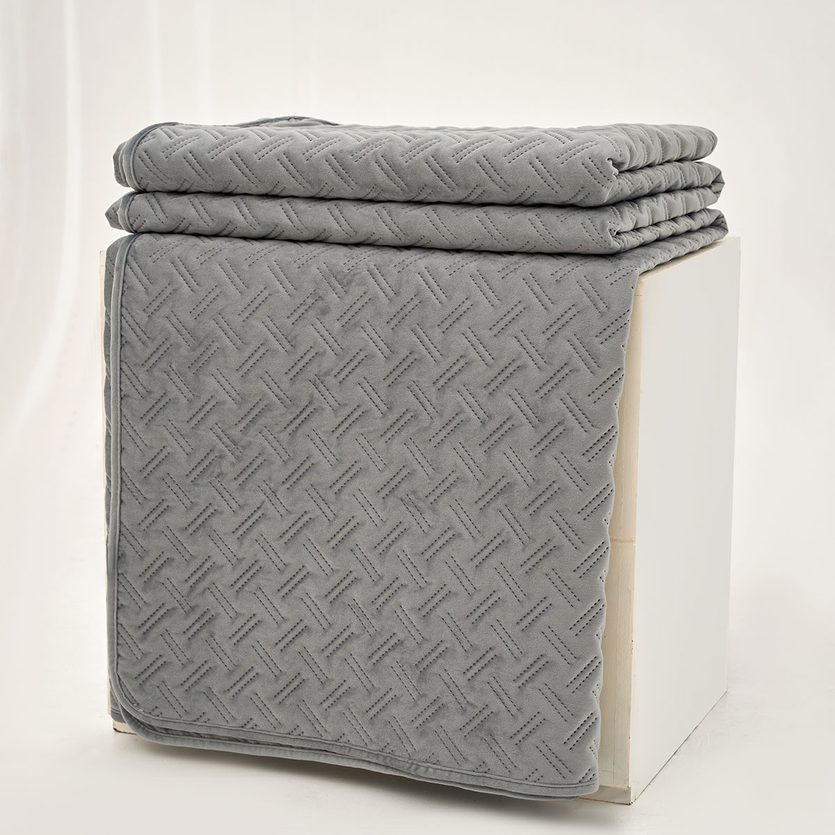 Edredón BISTROL gris de terciopelo 220x240cm