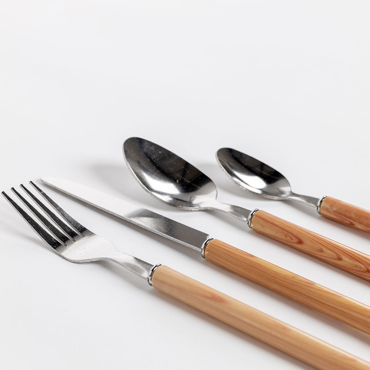 Cuberter&iacute;a de 24 piezas AVA 