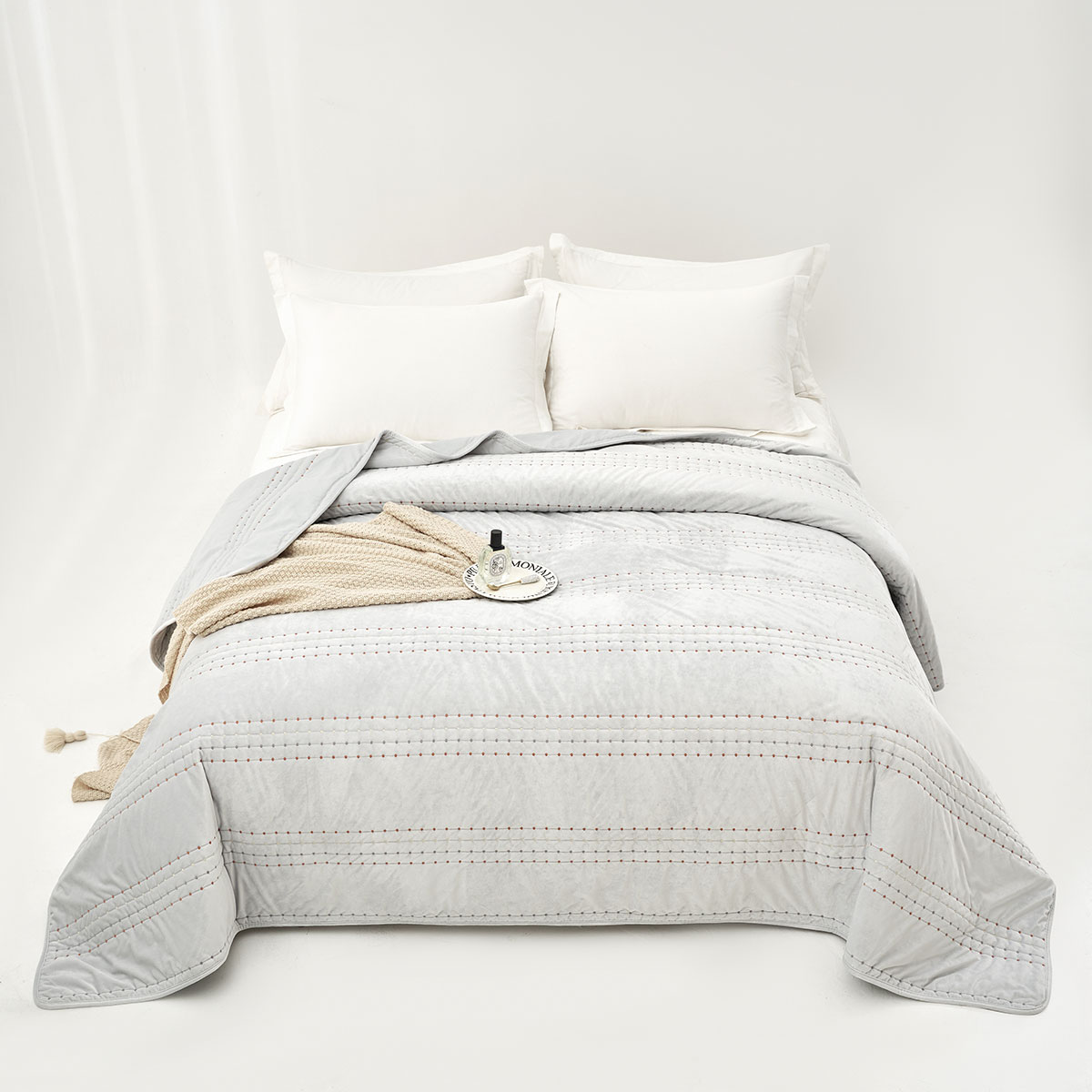 Edredón IVREA gris de terciopelo 220x240cm