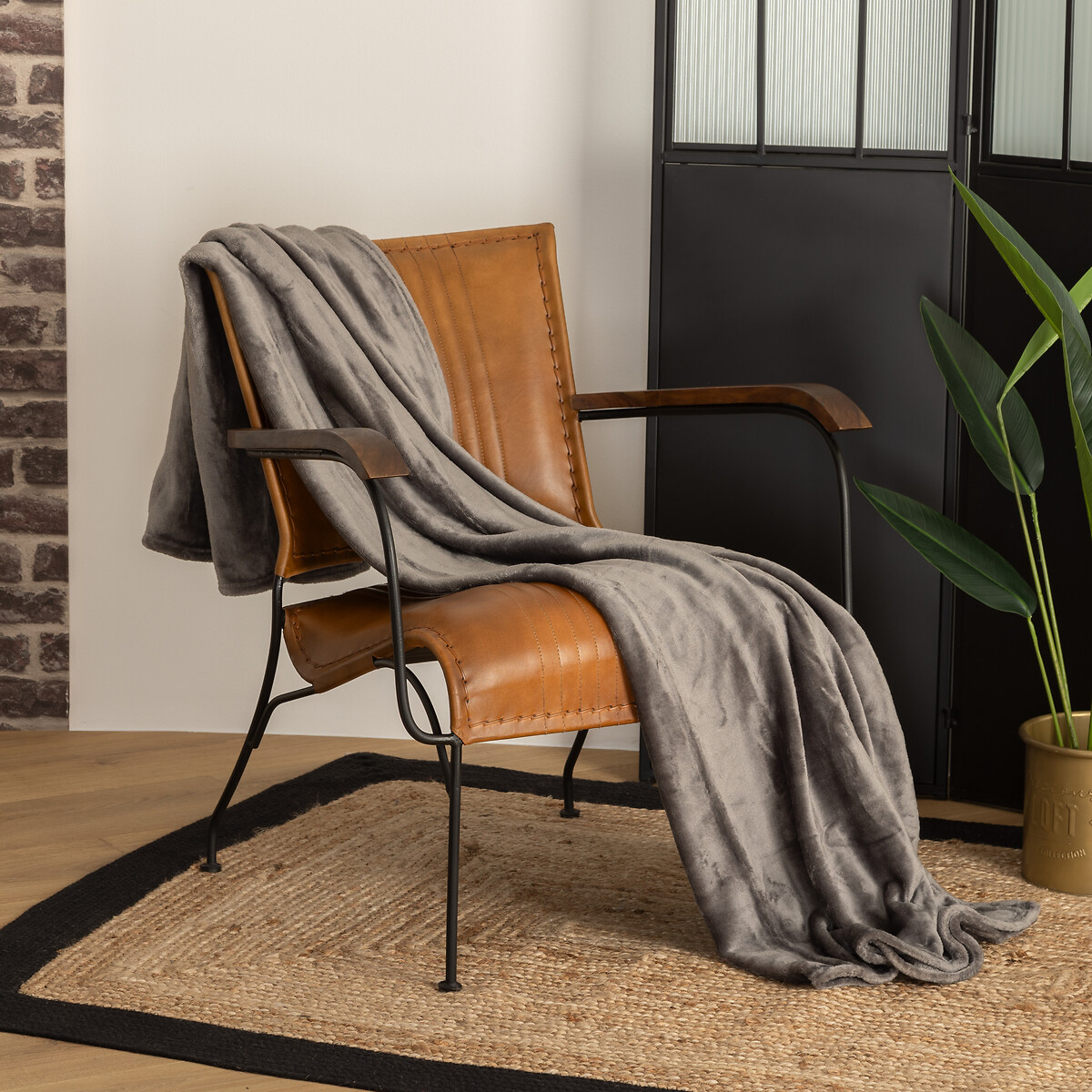 Manta Coralina Gris Oscuro 130x180Cm