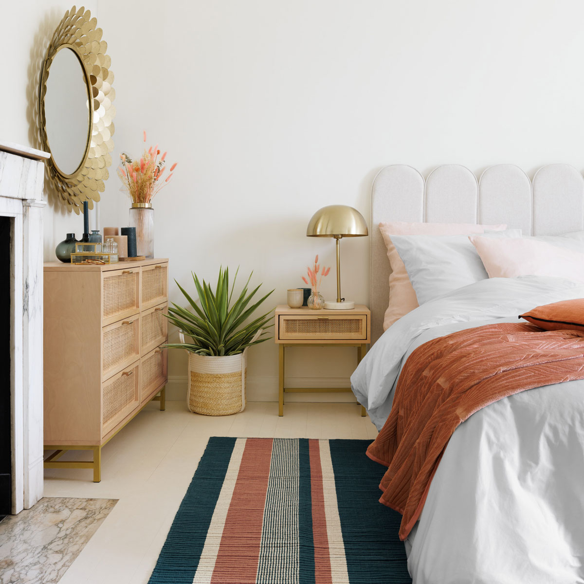 Lámpara De Mesa De Metal Dorada Con Base De Mármol