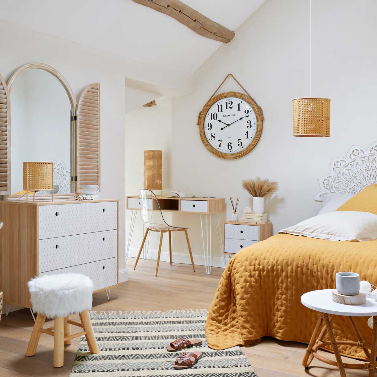 Taburete De Pelo Blanco 30x30x42Cm