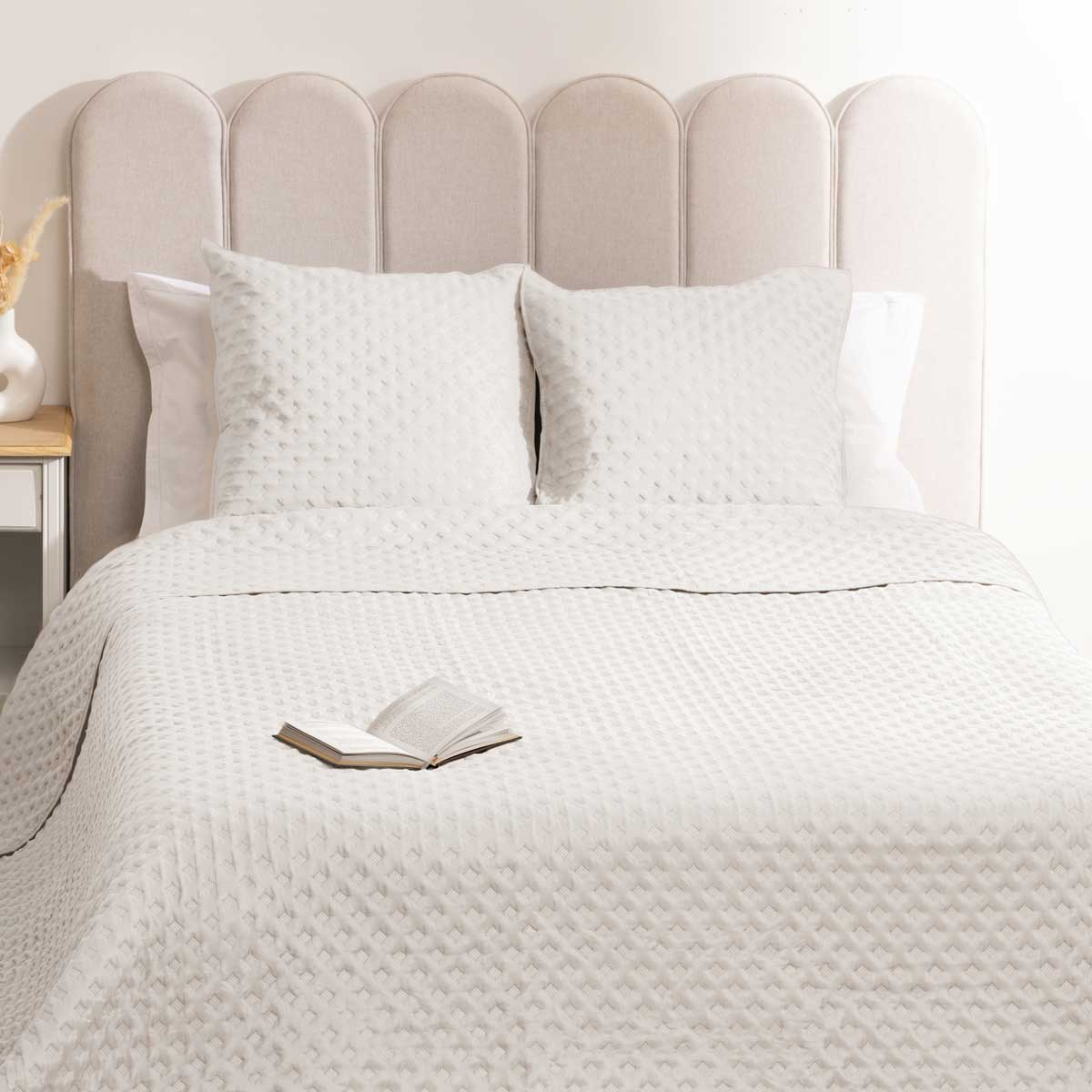 Colcha 240x260 y 2 Fundas De Almohada Kalia blanco