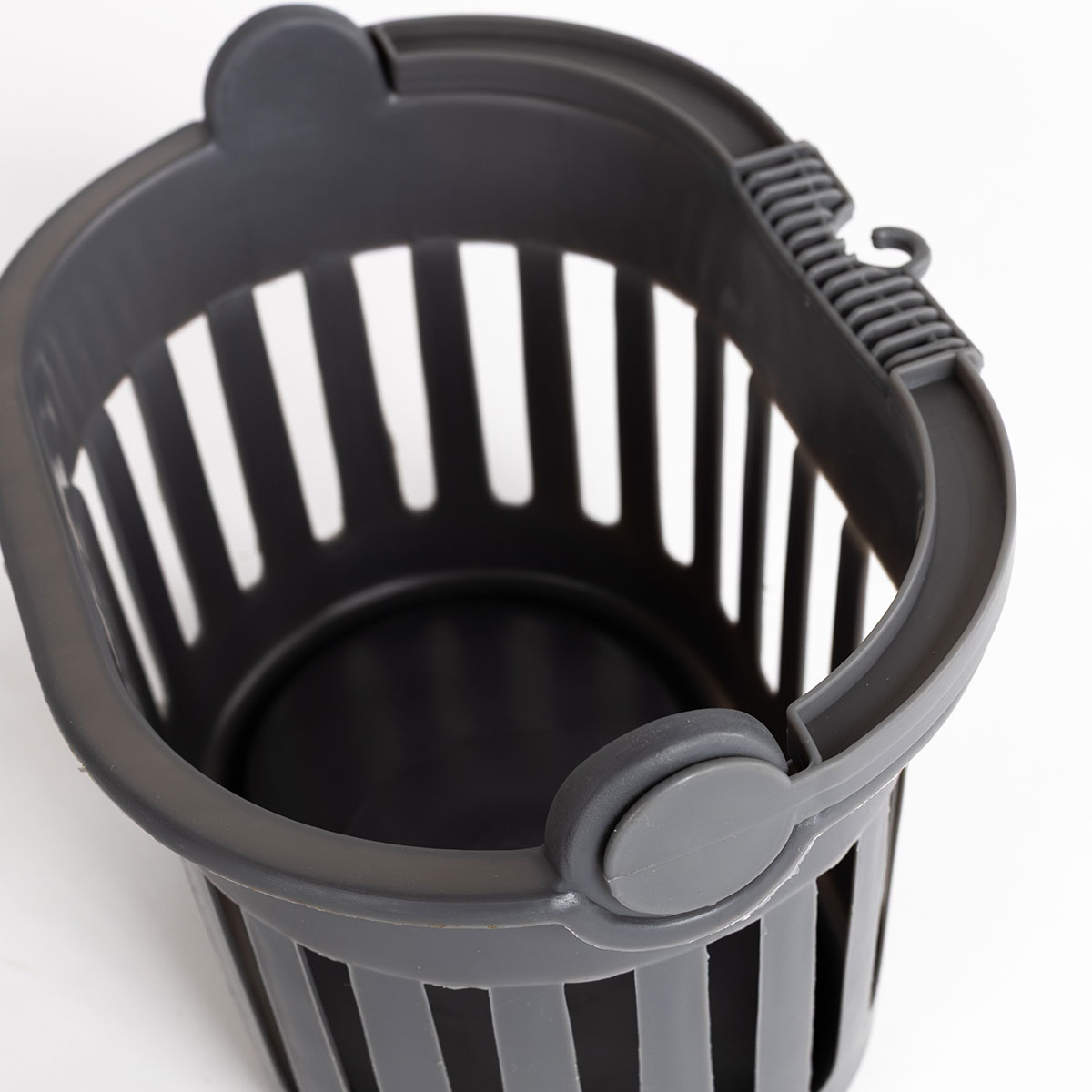 Cesto de pinzas gris