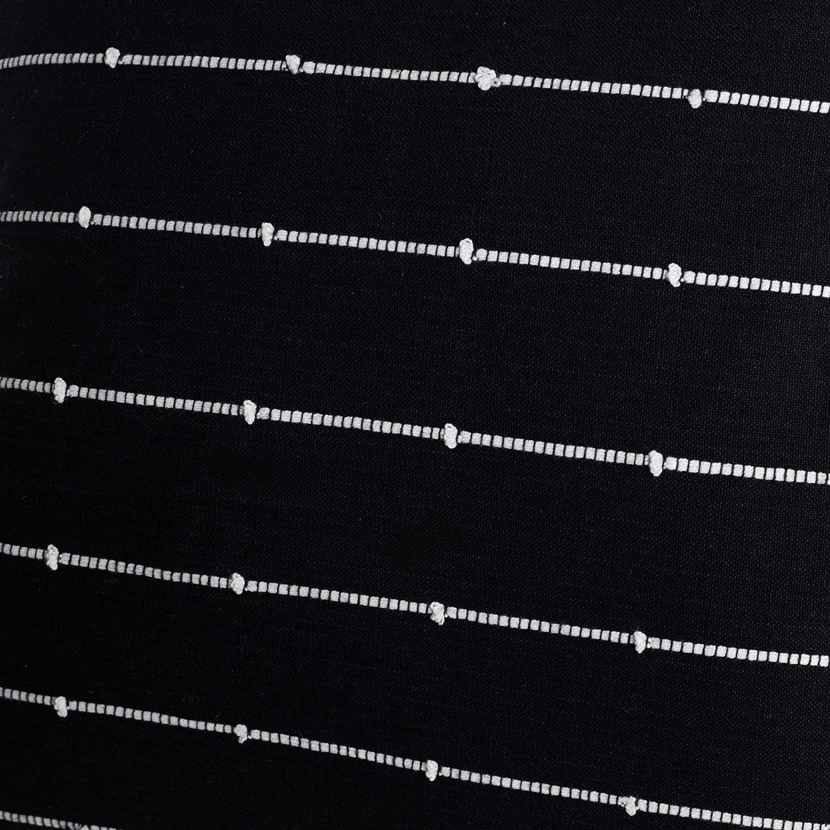 Coj&iacute;n LINECHIC negro de algod&oacute;n 45x45cm