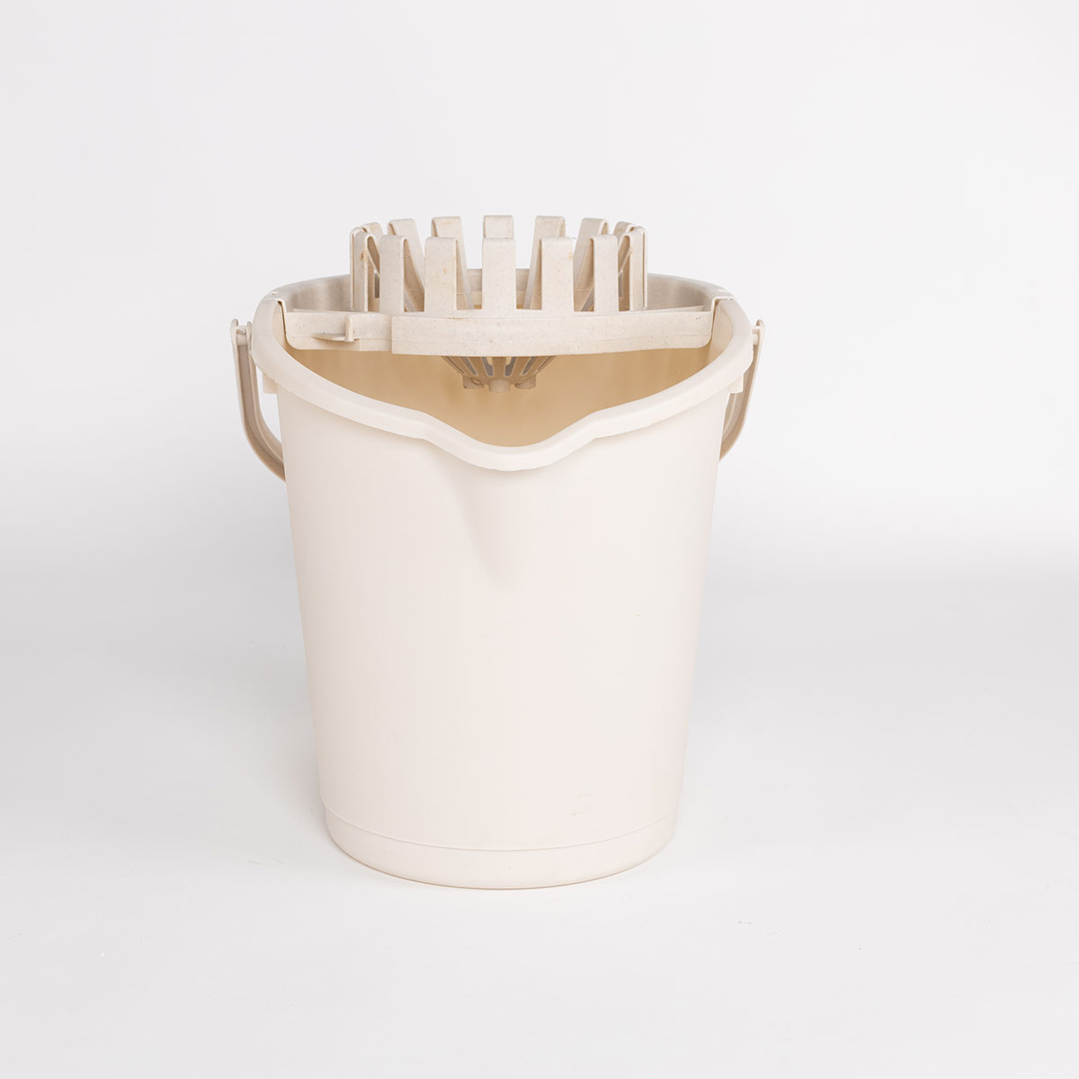 Cubo con exprimidor beige 16L