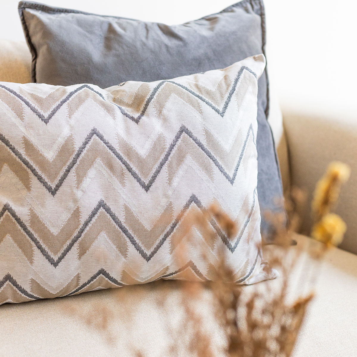 Almohada VIBES gris y beige 45x60cm