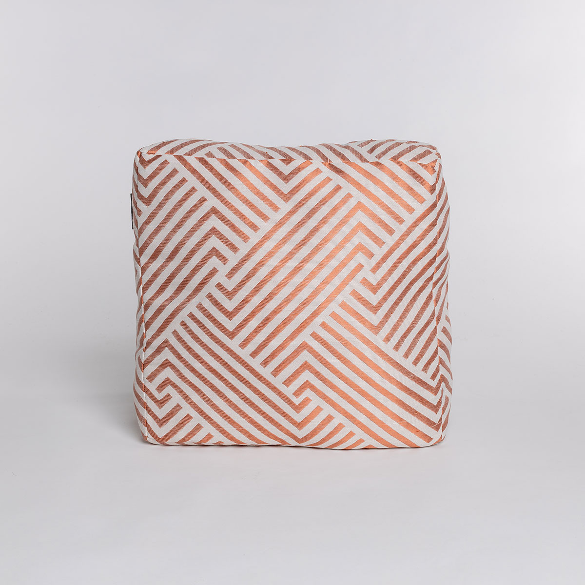 Coj&iacute;n de suelo DEYO  terracota 40x40cm