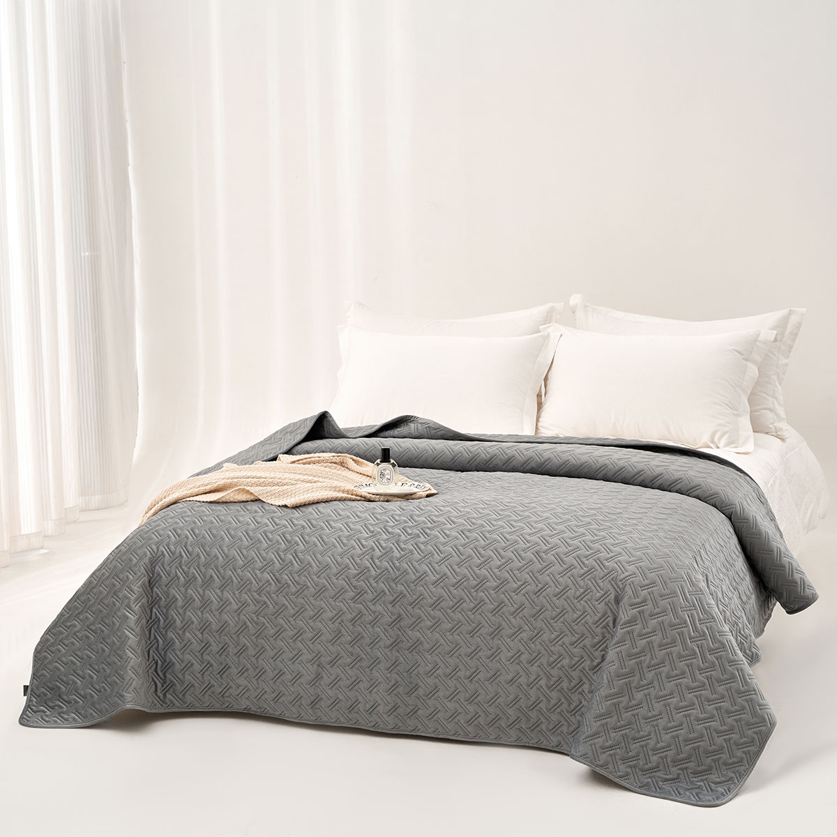 Edredón BISTROL gris de terciopelo 220x240cm