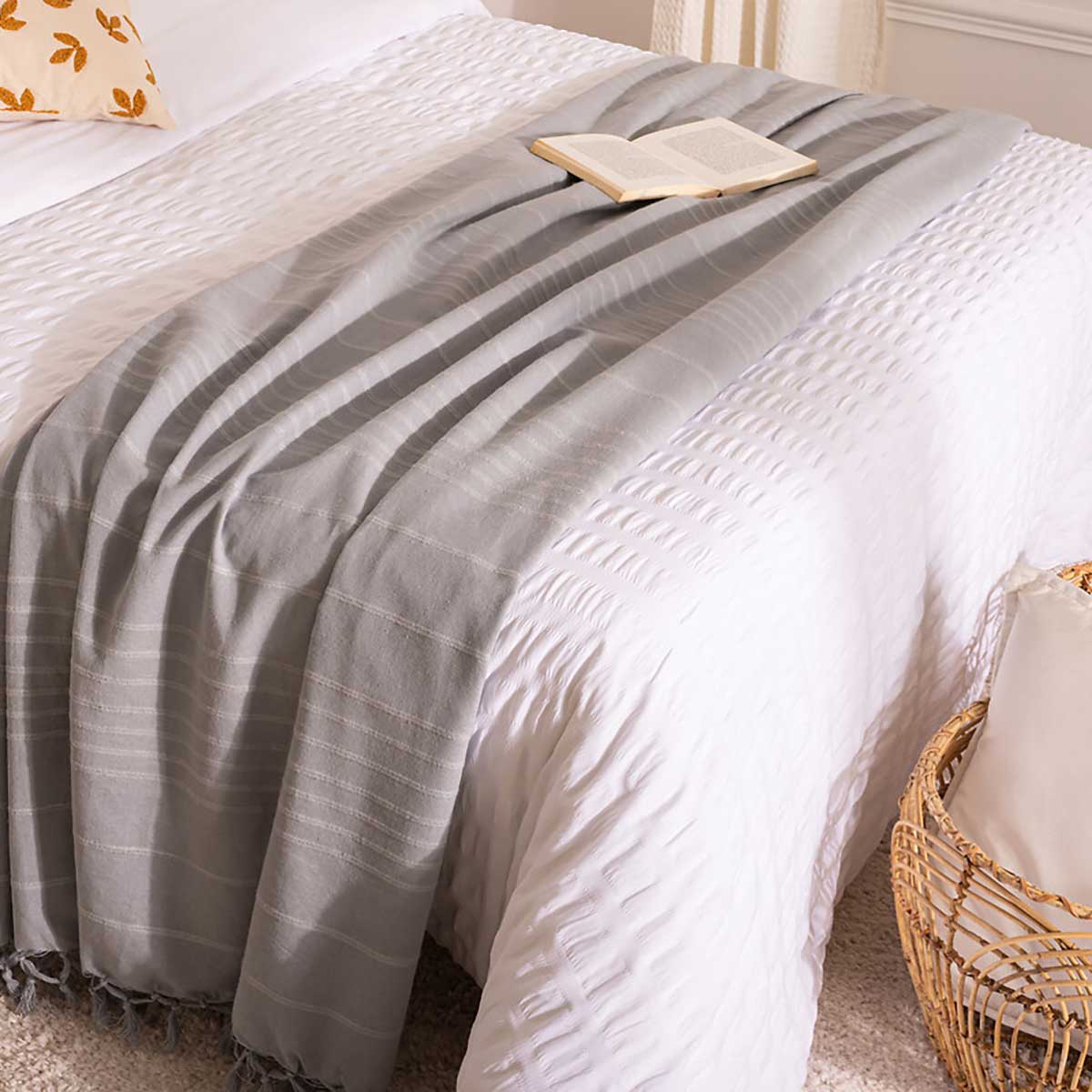 Manta Con Flecos Gris Claro 160x220Cm