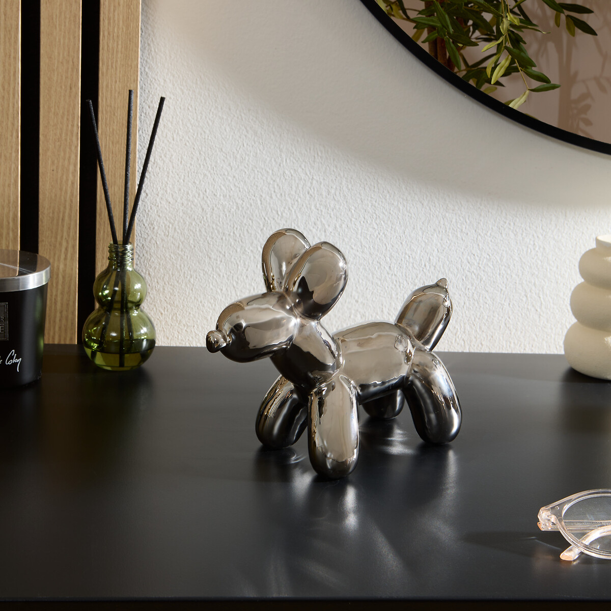 Perro decorativo THEO plateado de cer&aacute;mica