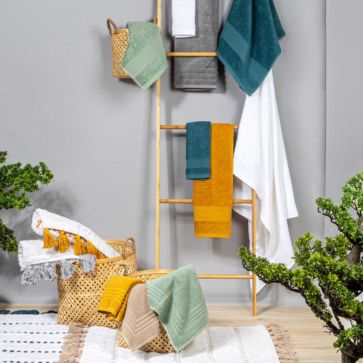 Alfombra de Baño Azul Petróleo Con Pompones 50x75c