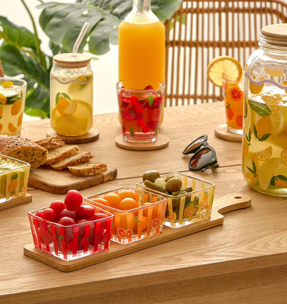 Set de 4 cuencos FRUITY con tabla de bamb&uacute;