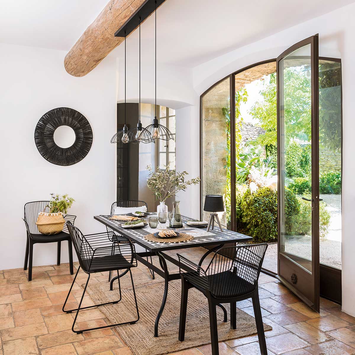 Lámpara De Mesa Negra Trípode De Madera Pino