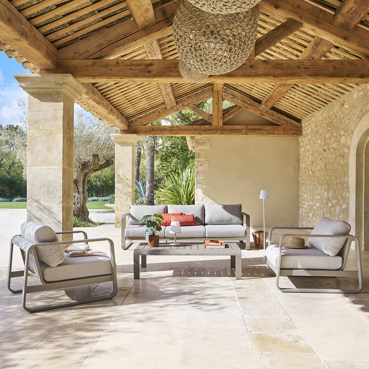 Juego de jard&iacute;n DOMILLY 5 plazas color caf&eacute;