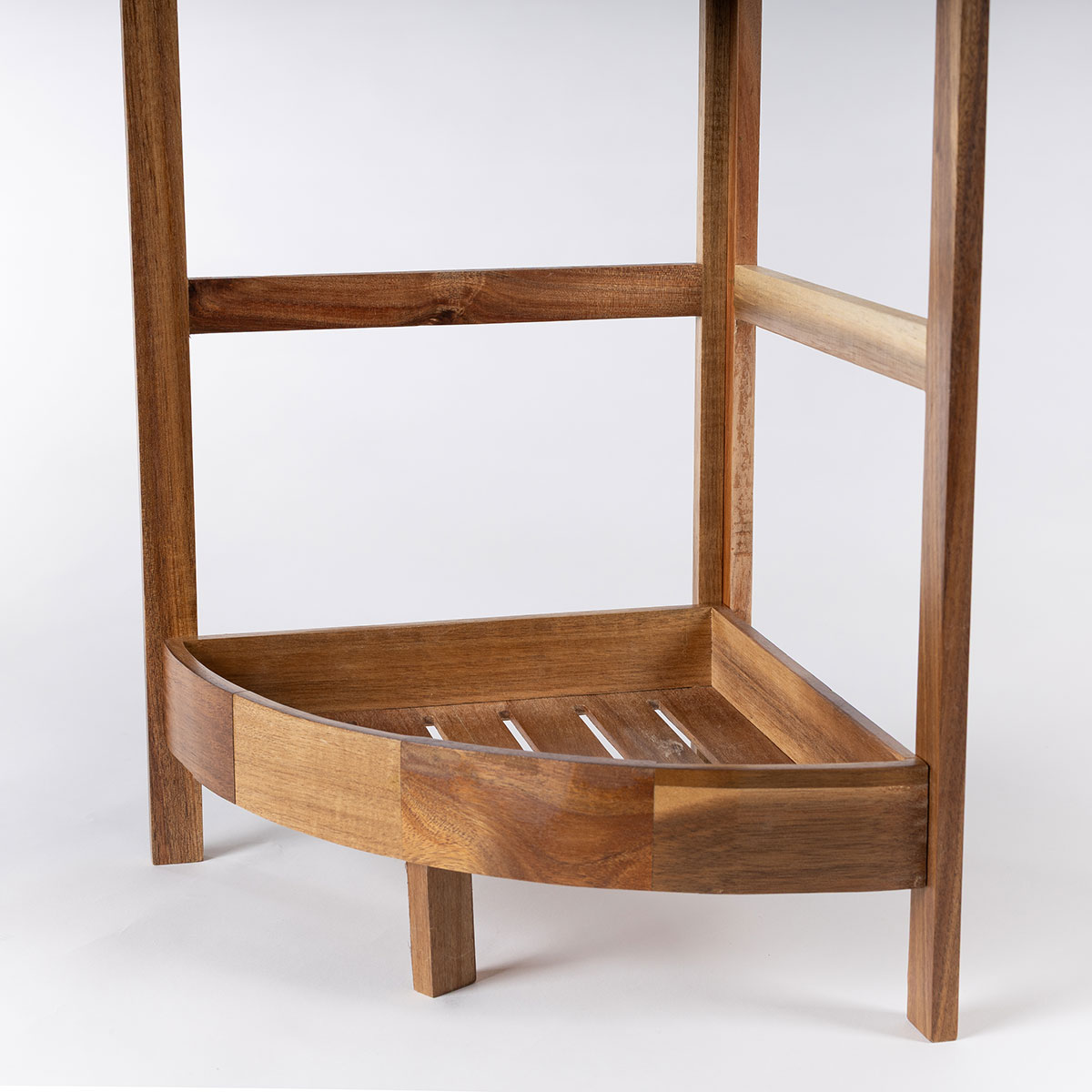 Mueble esquinero de baño con 3 estantes