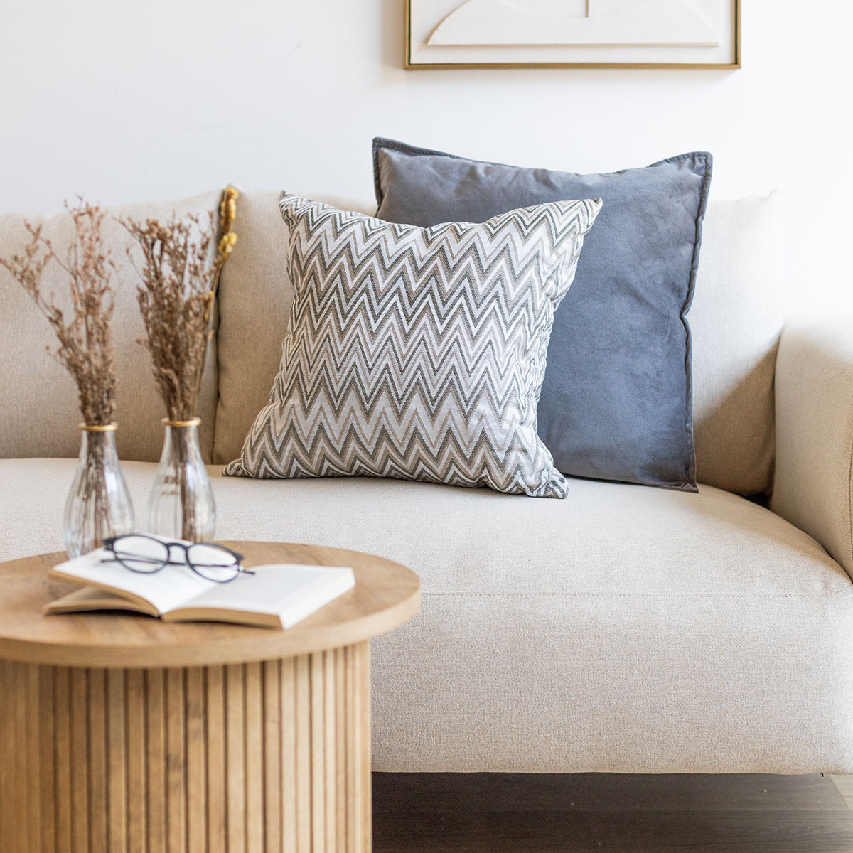 Coj&iacute;n decorativo VEXUS verde y beige 50x50cm