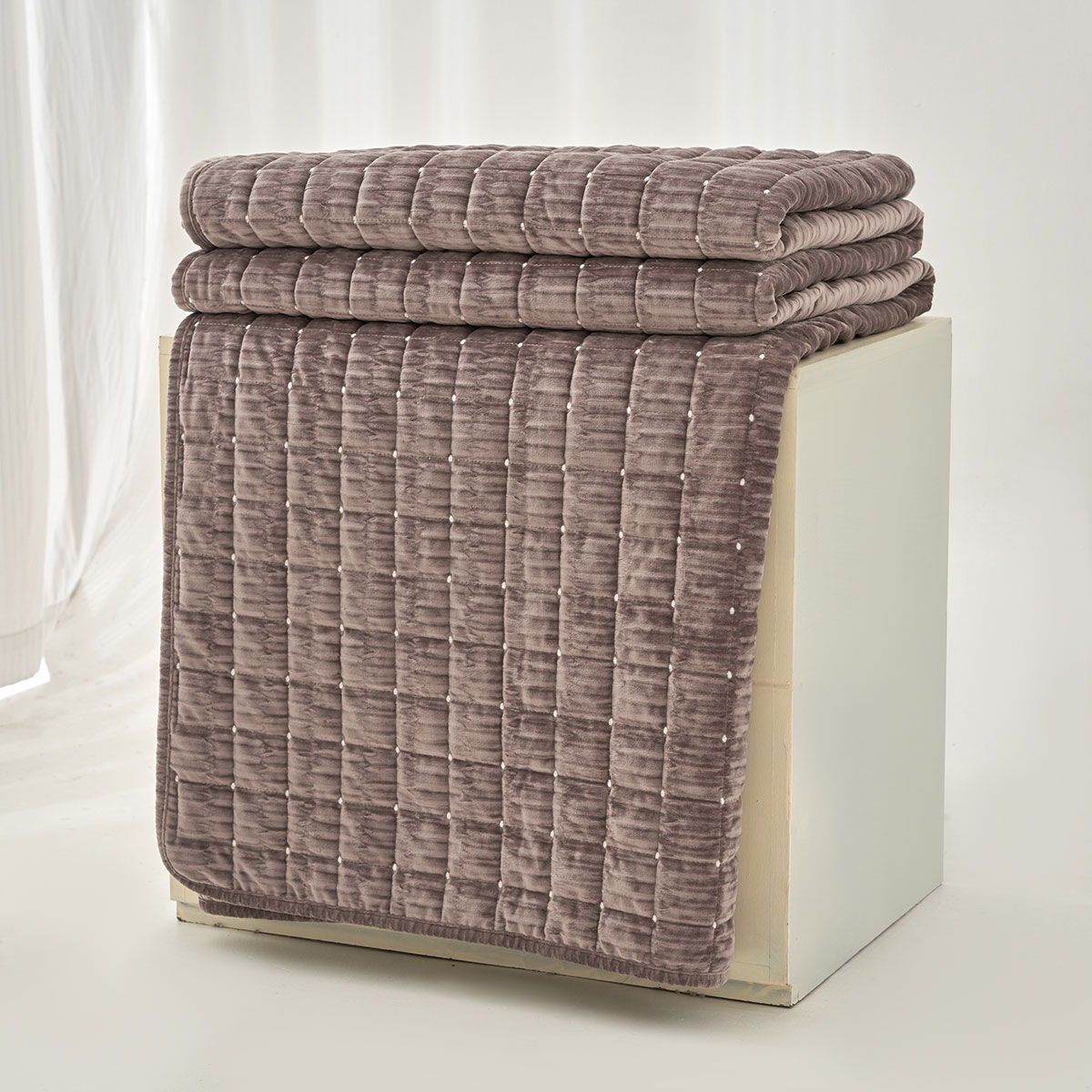 Edredón SEATTLE de terciopelo gris pardo 240x260cm