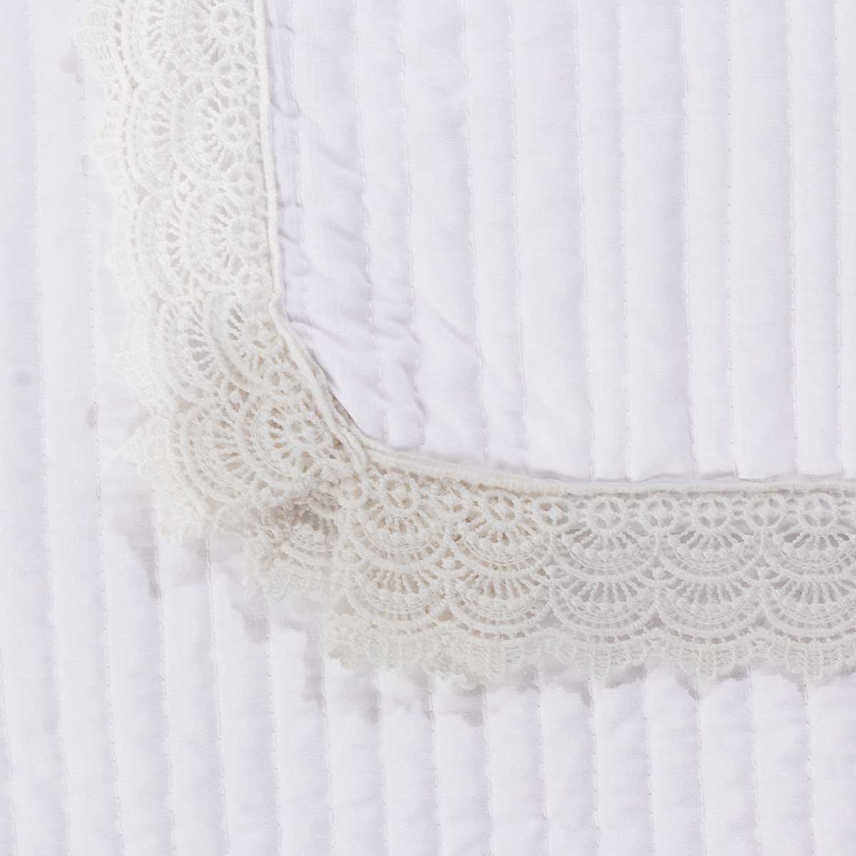 Edredón blanco con volante de encaje 220x240cm