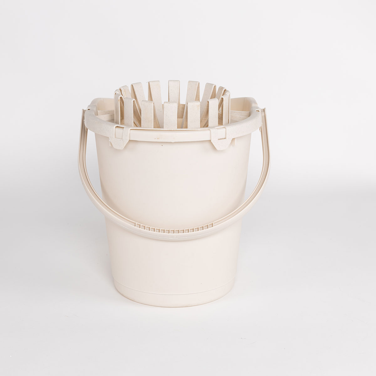 Cubo con exprimidor beige 16L