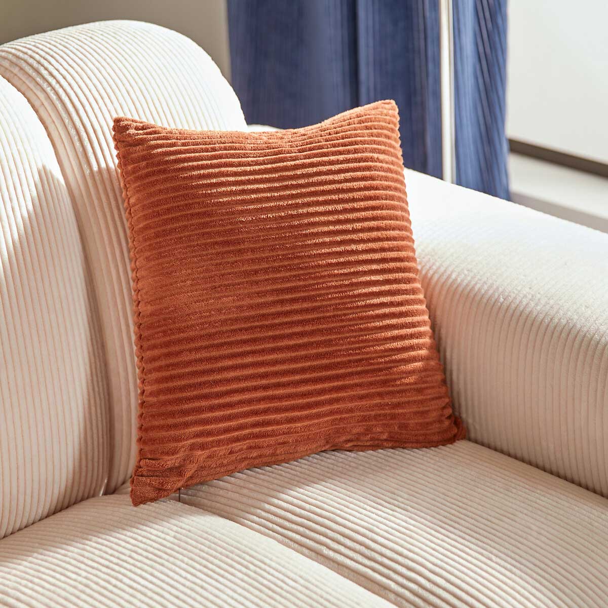 Cojín ARUM rayas marrón 38x38cm