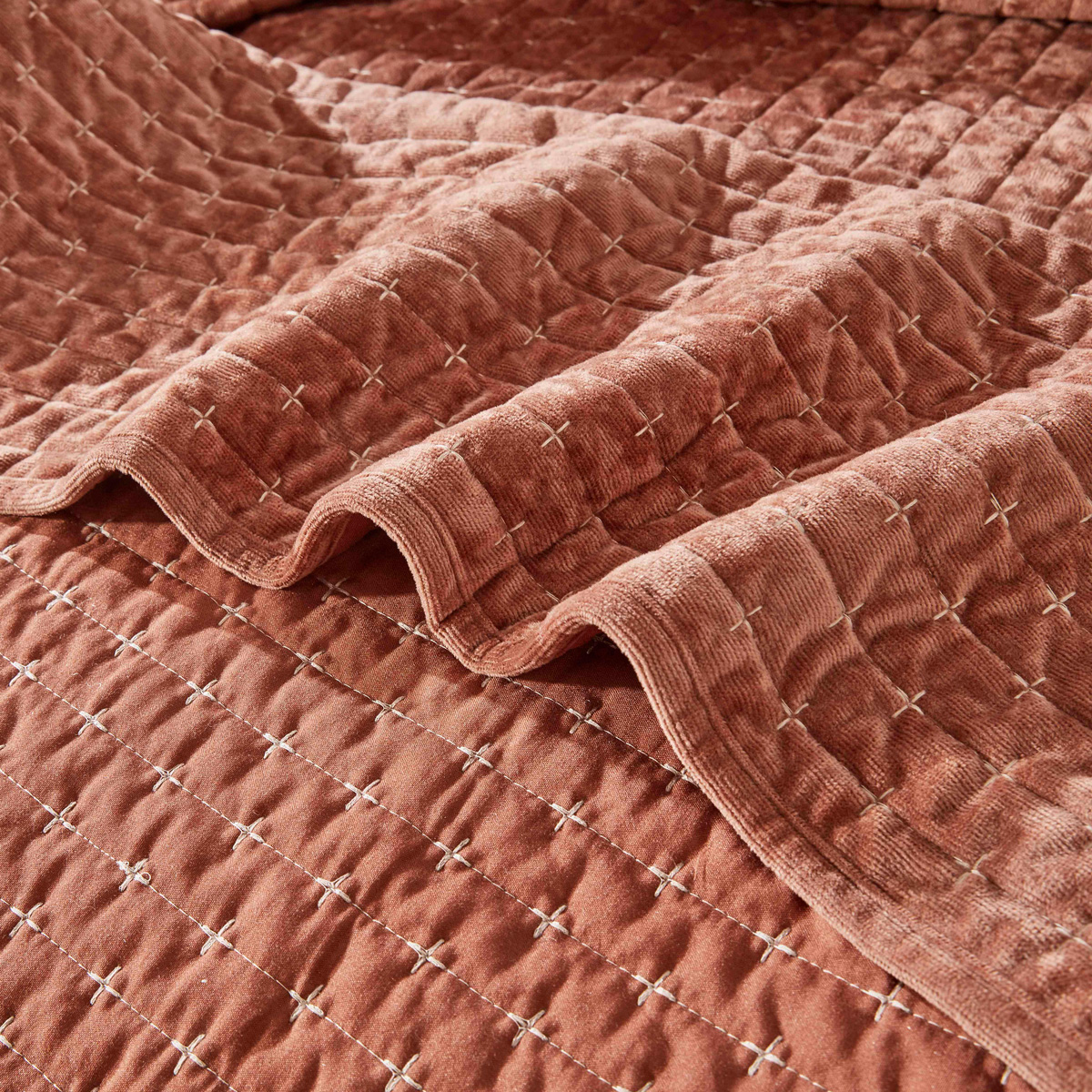 Edred&oacute;n CAMILA terracota de terciopelo 240x260cm
