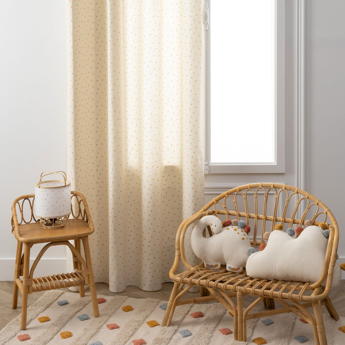 Cortina beige con mini tri&aacute;ngulos 140x260Cm